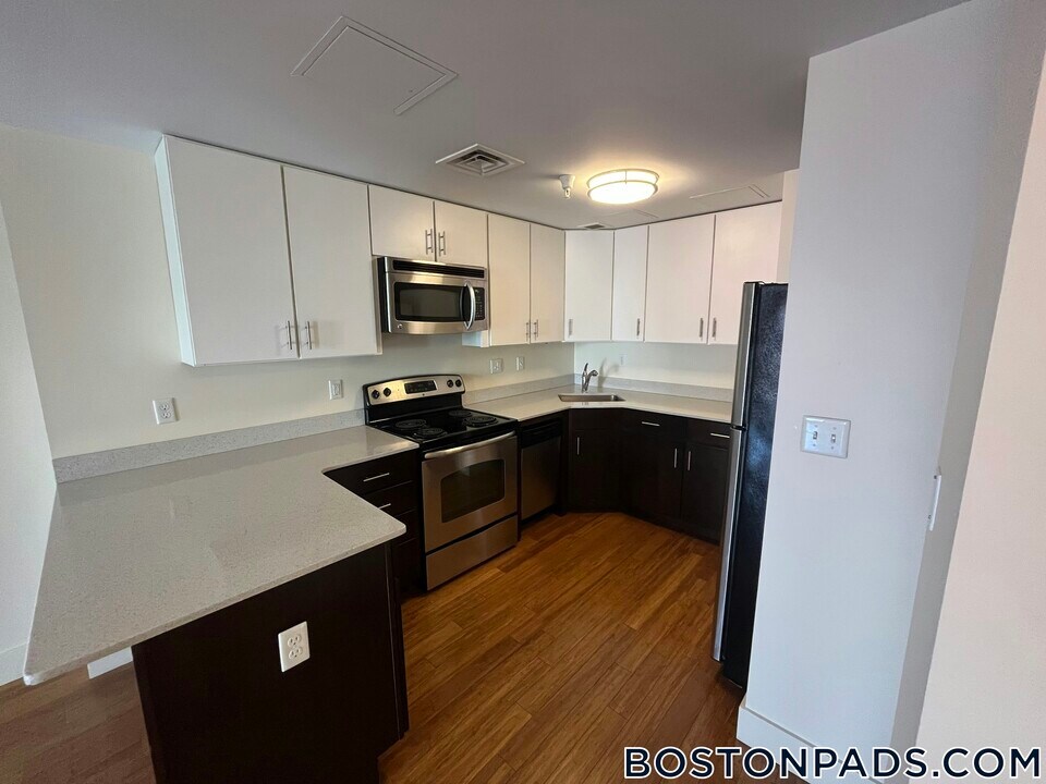 8 Winter Pl in Boston, MA - Building Photo