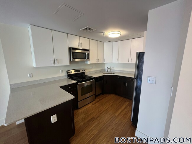 property at 8 Winter Pl