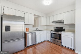 6739 Rockledge Pl in Centreville, VA - Building Photo - Building Photo