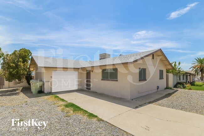 5903 W Hearn Rd in Glendale, AZ - Building Photo - Building Photo