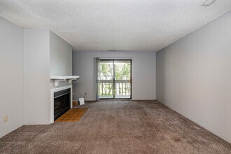 Forrest Grove Apartments in Wichita, KS - Building Photo - Interior Photo
