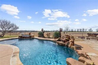 130 Cypress Point Dr in Gunter, TX - Foto de edificio - Building Photo
