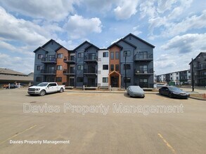 9219-9228 228 St NW in Edmonton, AB - Building Photo - Building Photo