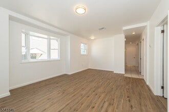 94 Elberon Ave in Hawthorne, NJ - Building Photo - Building Photo