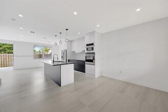 964 NE 41st Pl in Homestead, FL - Building Photo - Building Photo