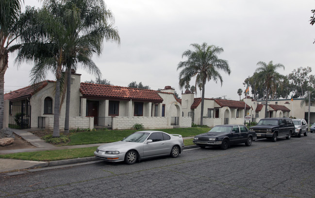7730 Magnolia Ave in Riverside, CA - Foto de edificio - Building Photo