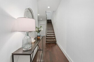 2002 Glen Allen St in Austin, TX - Building Photo - Building Photo