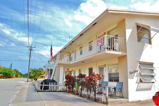 324 N J St in Lake Worth, FL - Foto de edificio - Building Photo