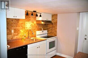 31 LEAMDEADOW Rd in Vaughan, ON - Building Photo