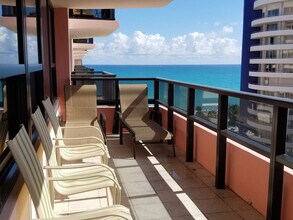 5225 Collins Ave in Miami, FL - Building Photo - Building Photo