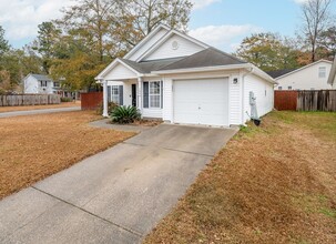 1046 Steelechase Ln in Hanahan, SC - Foto de edificio - Building Photo