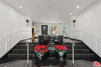 1121 N Olive Dr in West Hollywood, CA - Building Photo - Building Photo
