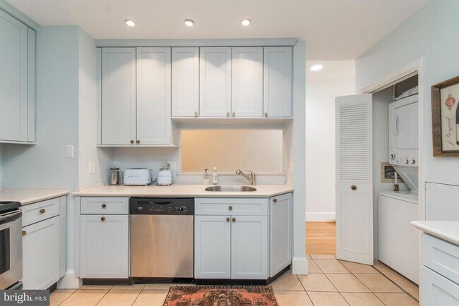 1731 Wallace St in Philadelphia, PA - Building Photo - Building Photo