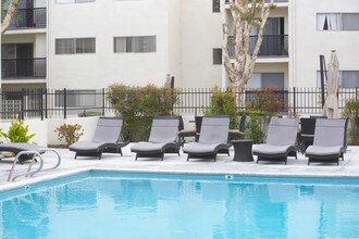 Tarzana Springs in Tarzana, CA - Building Photo - Building Photo