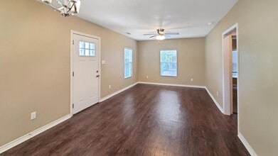 813 S Coulter Dr-Unit -A in Bryan, TX - Foto de edificio - Building Photo