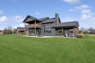 3031 River Lakes Dr in Whitefish, MT - Building Photo