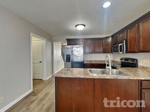 1033 Dwight Eisenhower Way in Clarksville, TN - Building Photo - Building Photo