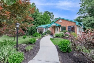 North Pointe Apartments in Clifton Park, NY - Foto de edificio - Building Photo