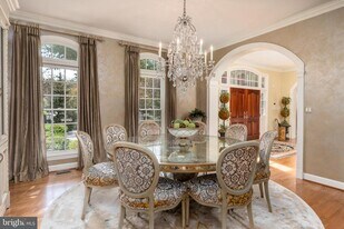 7818 Crownhurst Ct in McLean, VA - Building Photo