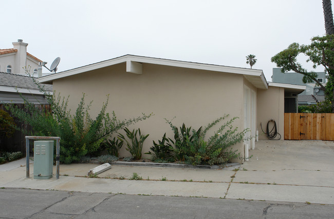 1245-1247 Devon Ln in Ventura, CA - Building Photo - Building Photo