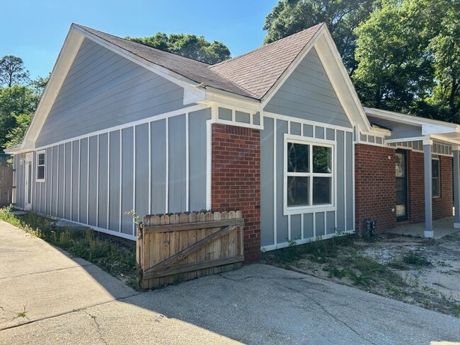 7923 Oak Forest Dr