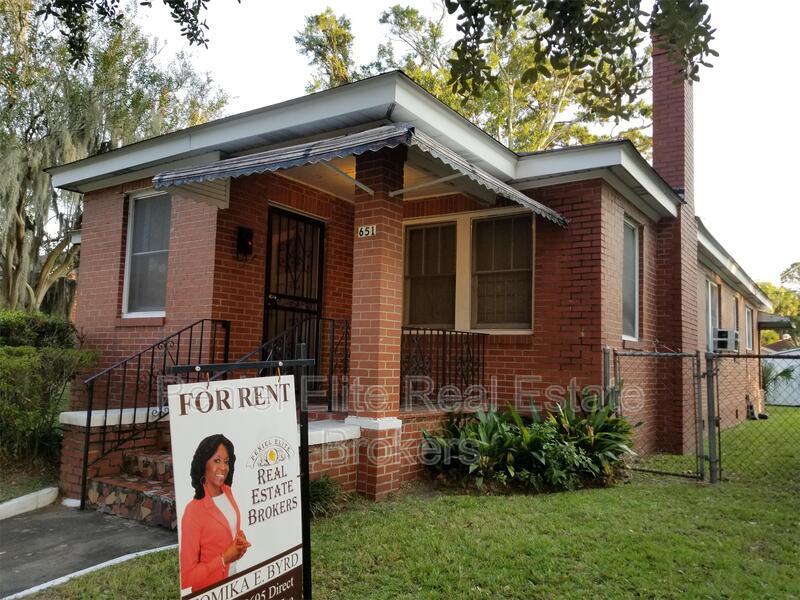 651 W 42nd St in Savannah, GA - Building Photo
