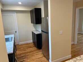 389 E Allen St, Unit B in Winooski, VT - Building Photo - Building Photo