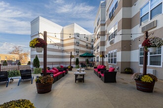 Grand Meridia in Rahway, NJ - Foto de edificio - Building Photo