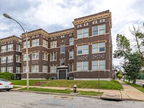 5855 Washington Blvd in St. Louis, MO - Building Photo - Building Photo