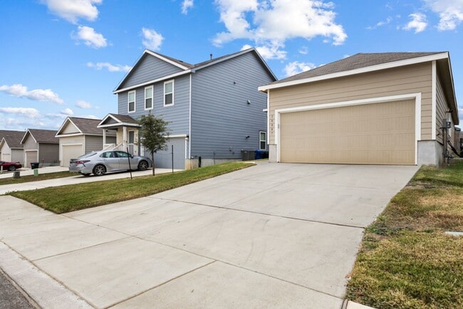 10007 Kersey Ml in San Antonio, TX - Building Photo - Building Photo