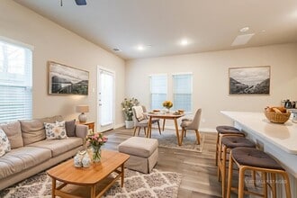 381 N Centro Cir in Shenandoah, TX - Building Photo - Building Photo