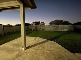 4819 Seaside Sparrow Ln in Baytown, TX - Building Photo
