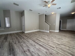 2176 Low Creek Ct in Las Vegas, NV - Building Photo - Building Photo