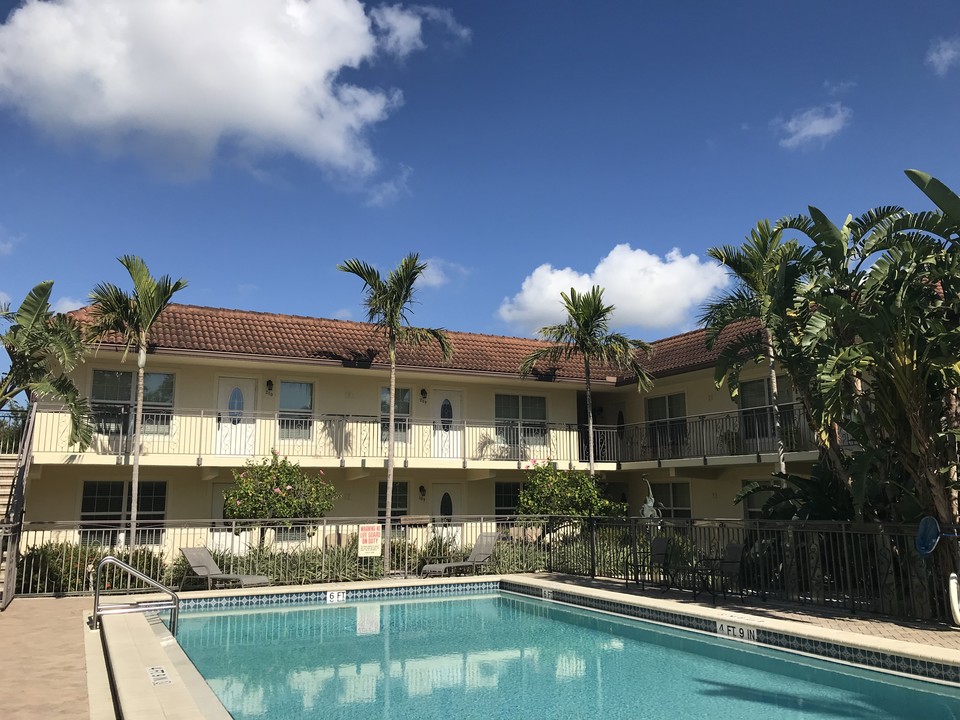 Le Bijou in Naples, FL - Foto de edificio