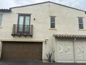 194 Paseo Bravo in Palm Desert, CA - Building Photo - Building Photo