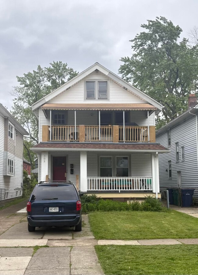 303 Crestwood Ave, Unit Upper