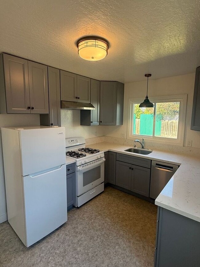 1753 Via Sarita in San Lorenzo, CA - Building Photo - Building Photo