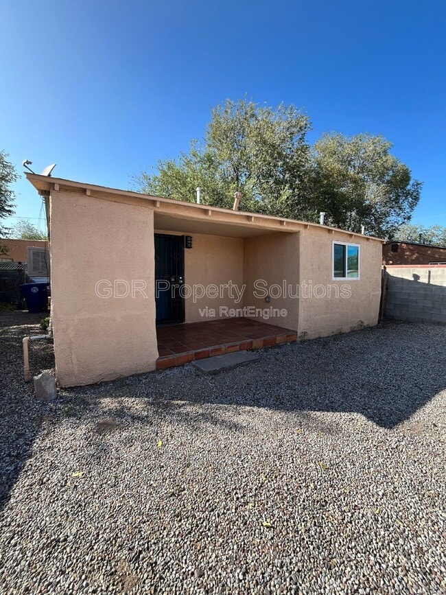 property at 1717 Griegos Rd NW