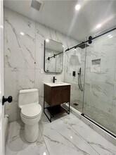 4202 Oneida Ave, Unit 2 in Bronx, NY - Foto de edificio - Building Photo