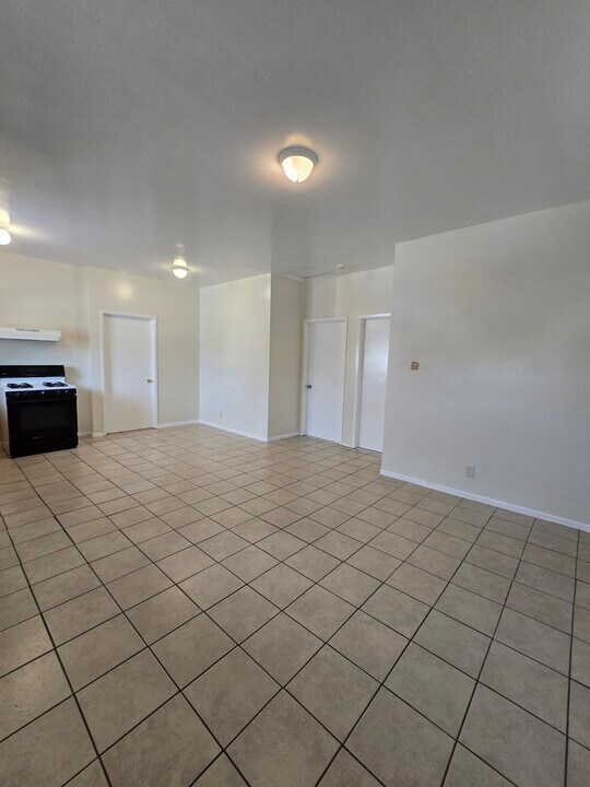 5027 Dalton Ave in Los Angeles, CA - Building Photo