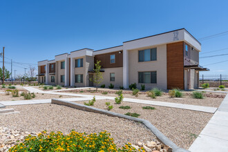 Sun Pointe Apartments in El Paso, TX - Building Photo - Building Photo