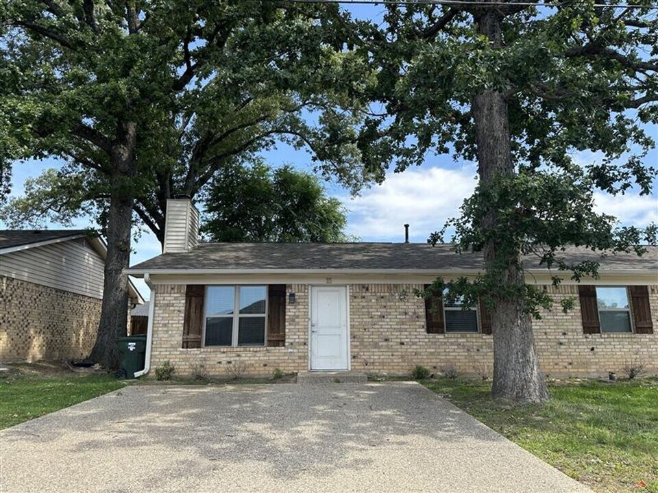 8320 Cambridge Rd in Tyler, TX - Building Photo