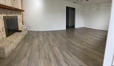 574 SW Duval Ave in Port St. Lucie, FL - Building Photo - Building Photo