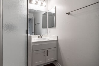 Tustin View in Santa Ana, CA - Building Photo - Interior Photo