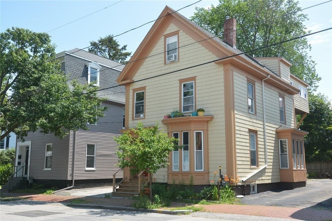 74 Melbourne St in Portland, ME - Building Photo