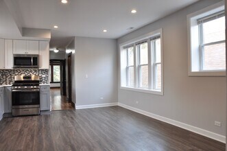 2711 N Marshfield Ave in Chicago, IL - Building Photo - Building Photo