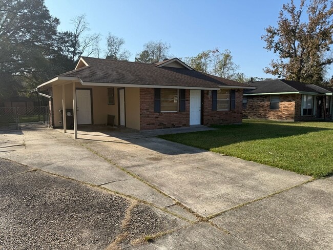 16618 Vermillion Dr in Baton Rouge, LA - Building Photo - Building Photo
