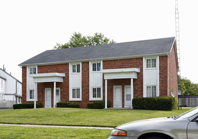 2323-2329 Rockspring Rd in Toledo, OH - Building Photo - Building Photo