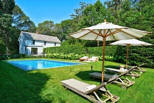 56 Carroll St in Sag Harbor, NY - Building Photo