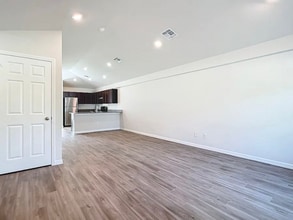 9235 Tacoma Ave in Englewood, FL - Building Photo - Building Photo